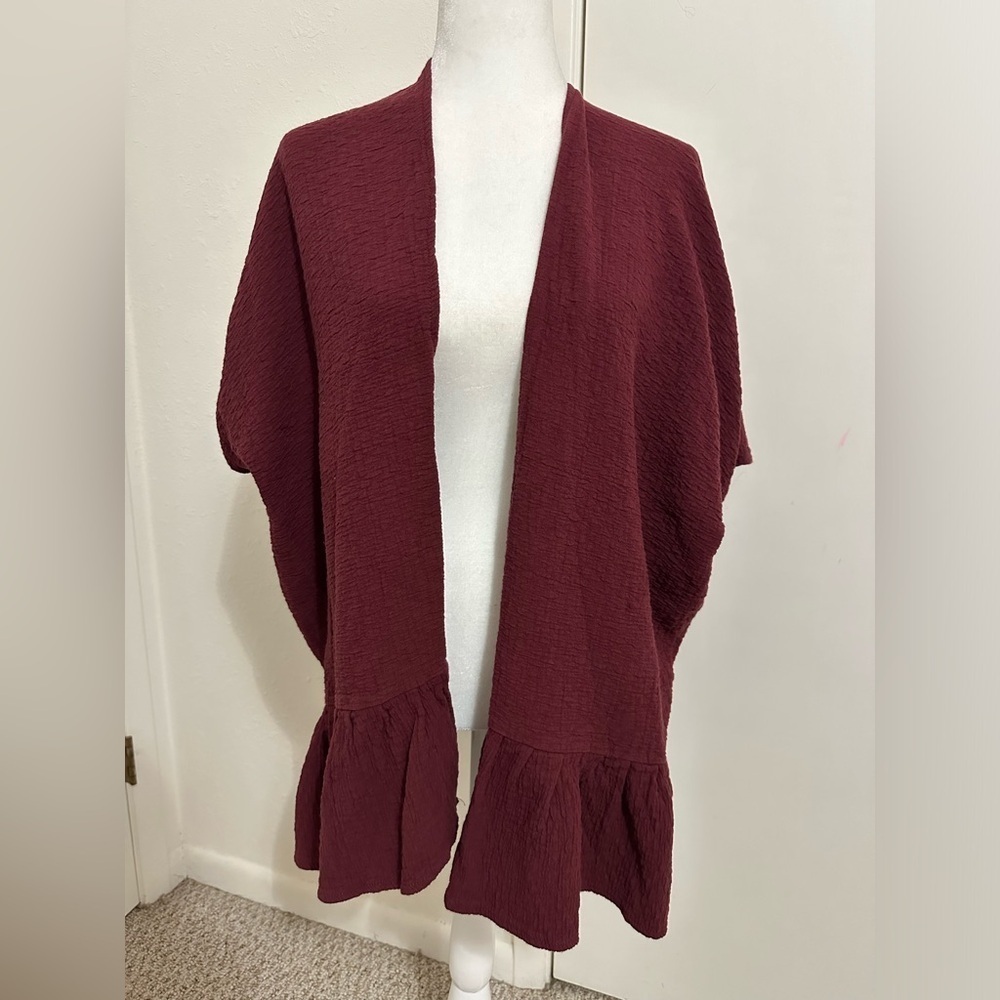 Do everything in love casual burgundy lightweight open ruffled cardigan one size